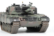 Load image into Gallery viewer, HOOBEN 1/16 Panzer KAMPFWAGEN German Leopard 2A4 Main Battle Tank RTR 6608
